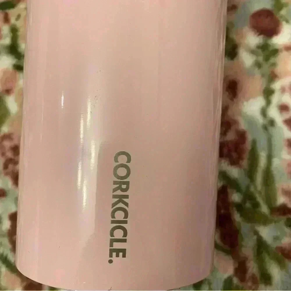 Corkcicle water bottle 60oz - Picture 2 of 7